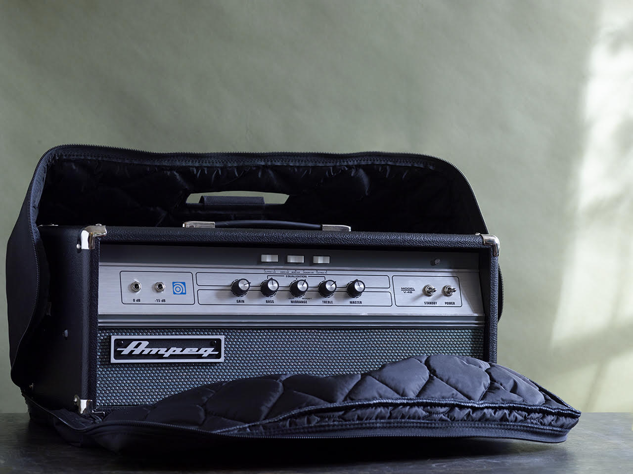 Ampeg Head Photo
